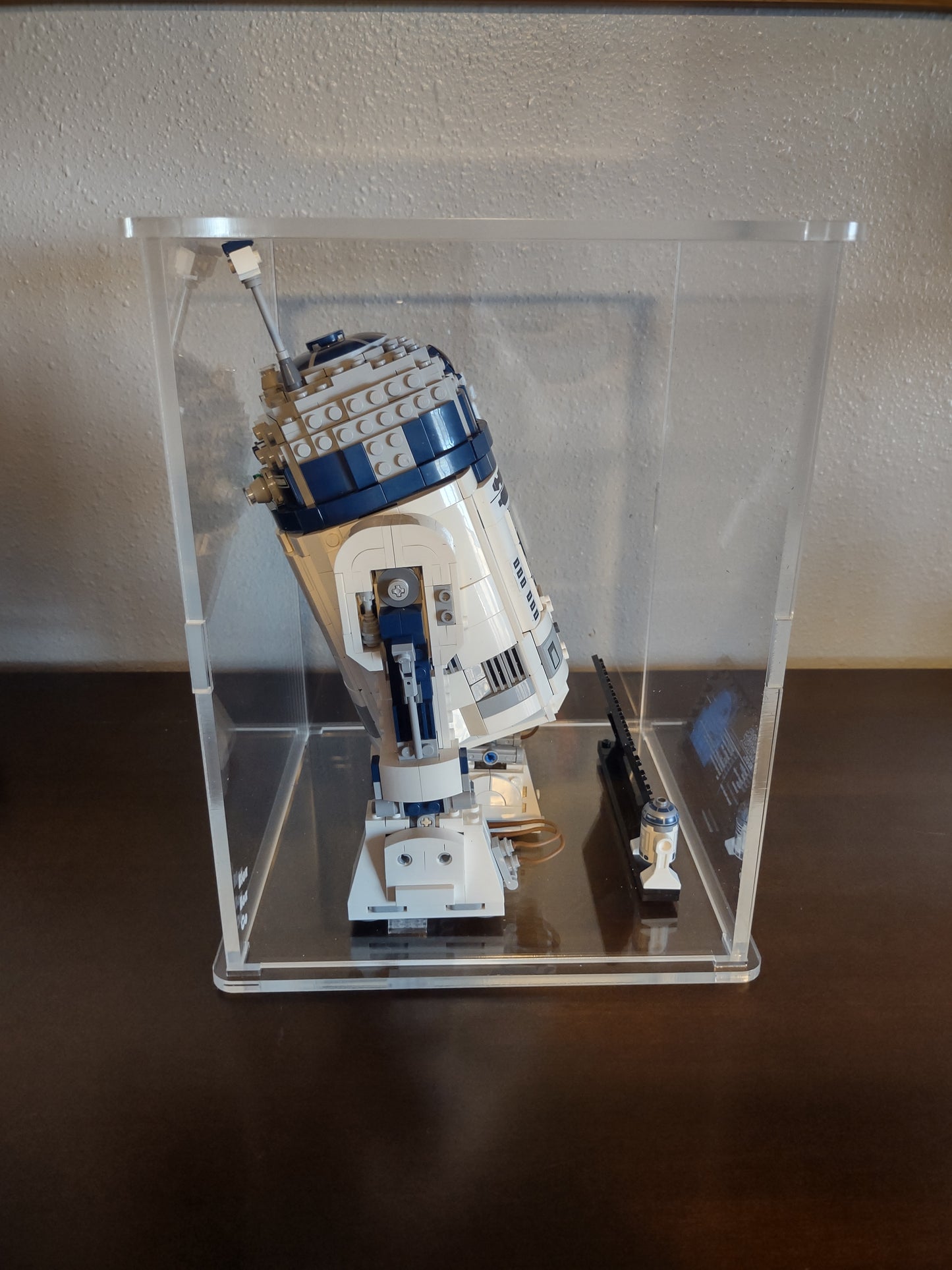 Mid-Scale R2-D2